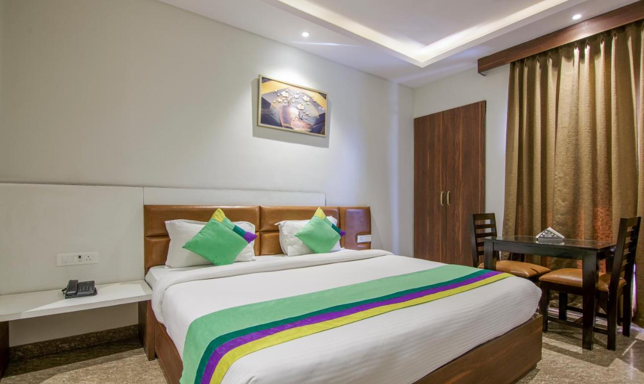Hotel Treebo Swastika Premium Noida Zewnętrze zdjęcie