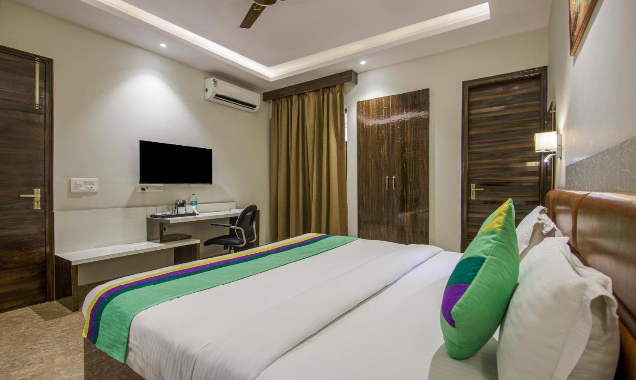 Hotel Treebo Swastika Premium Noida Zewnętrze zdjęcie