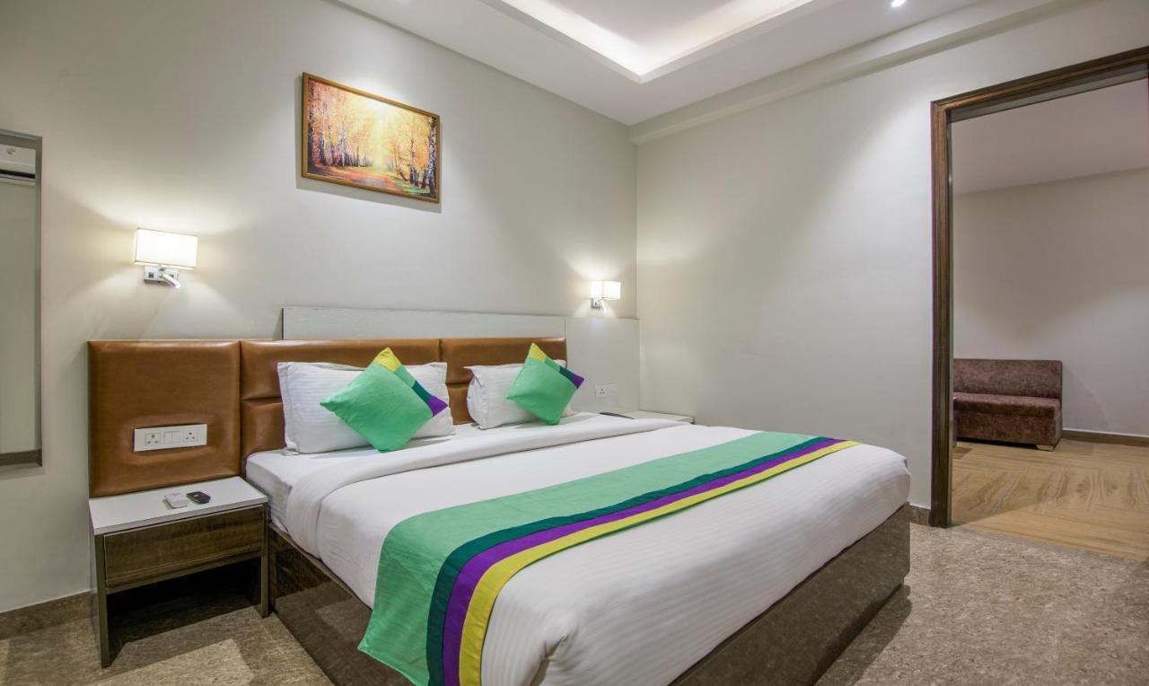 Hotel Treebo Swastika Premium Noida Zewnętrze zdjęcie