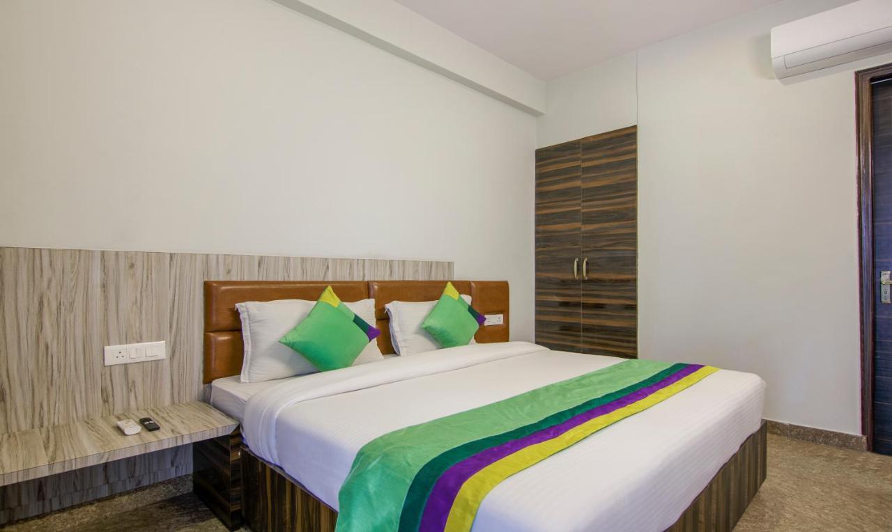 Hotel Treebo Swastika Premium Noida Zewnętrze zdjęcie