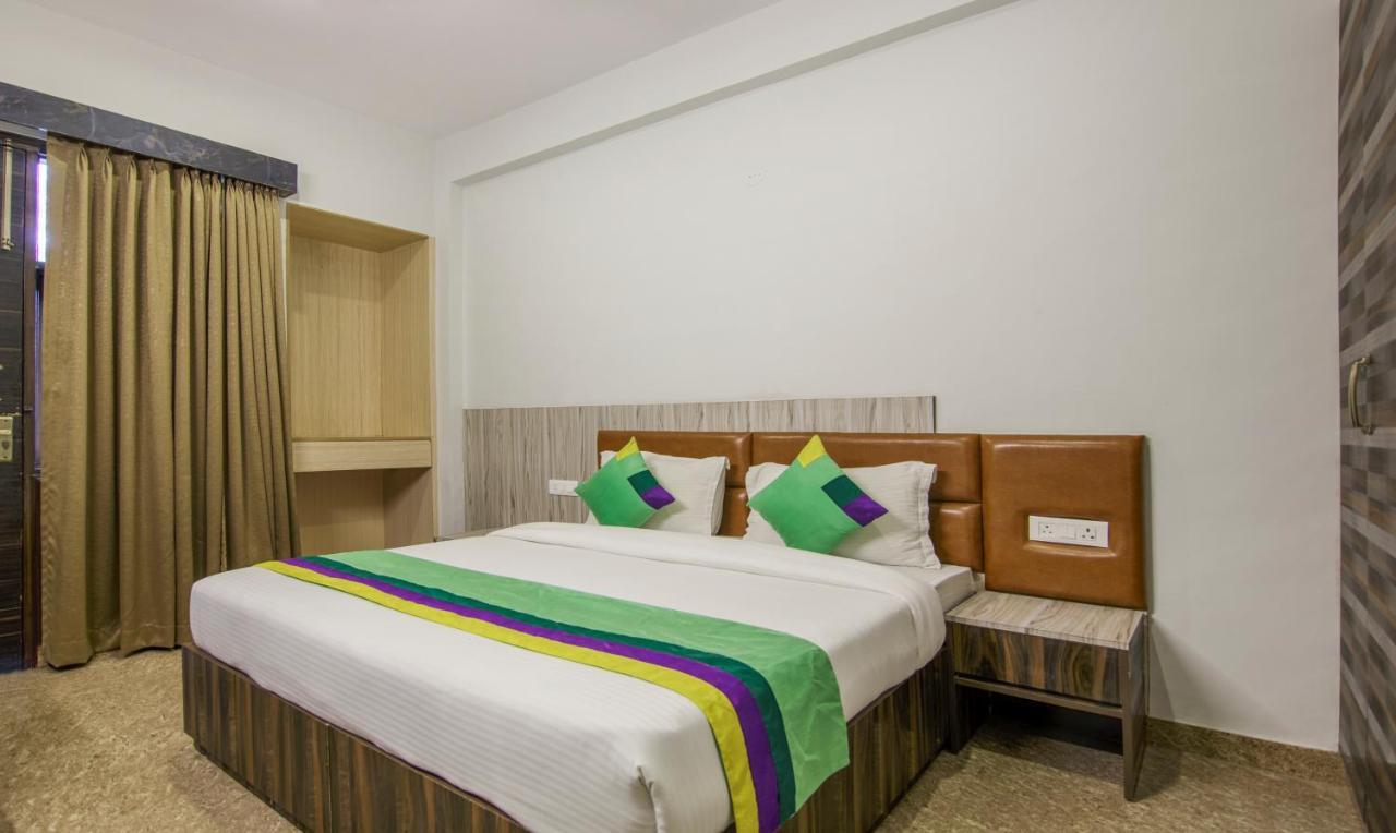 Hotel Treebo Swastika Premium Noida Zewnętrze zdjęcie