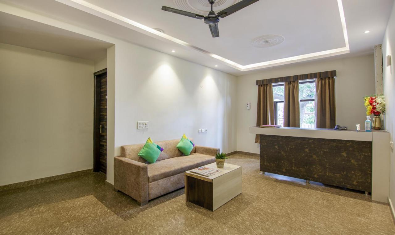 Hotel Treebo Swastika Premium Noida Zewnętrze zdjęcie