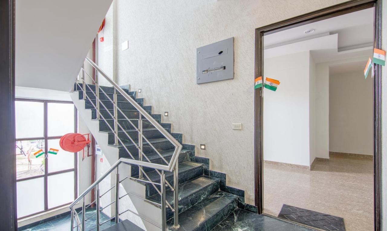 Hotel Treebo Swastika Premium Noida Zewnętrze zdjęcie