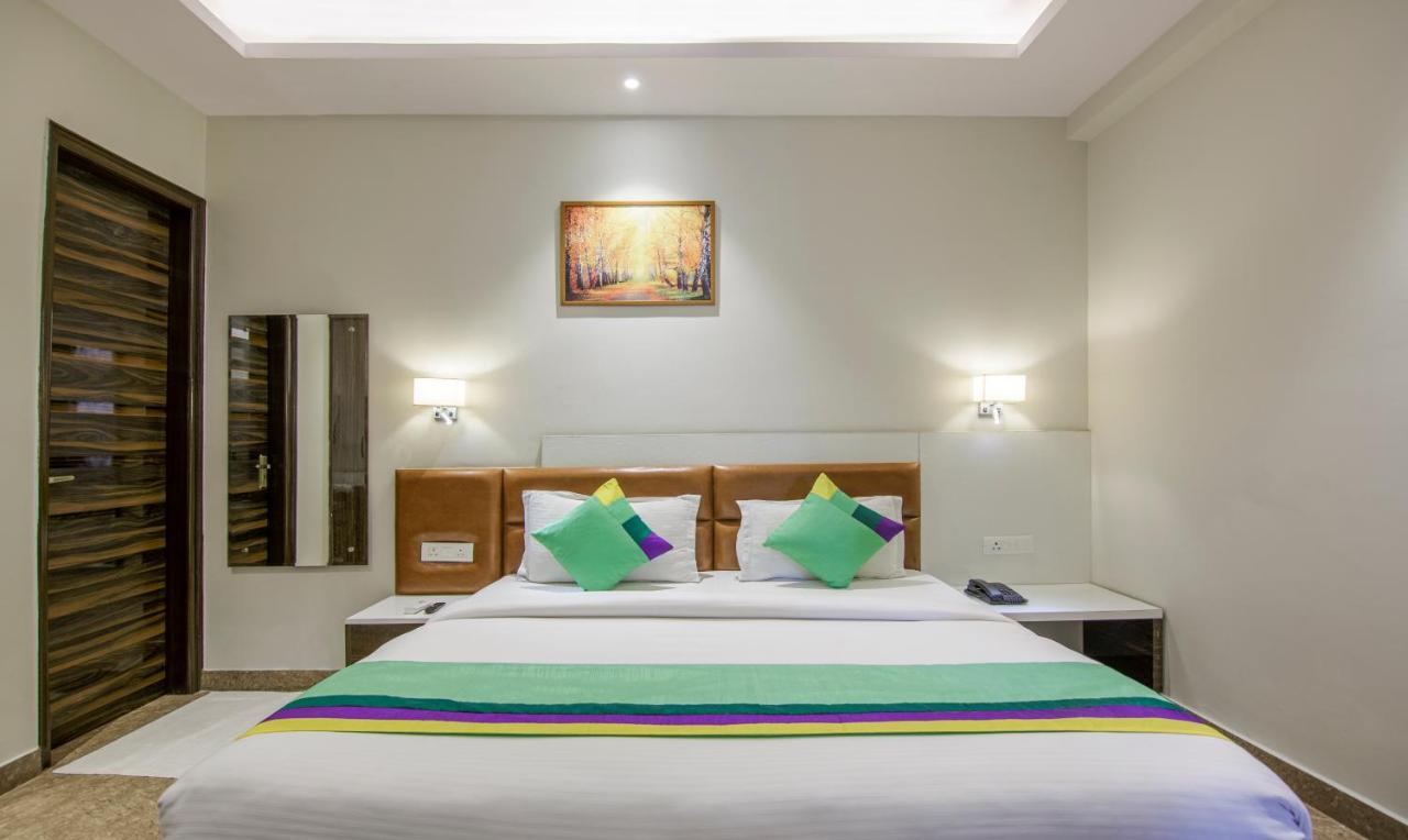 Hotel Treebo Swastika Premium Noida Zewnętrze zdjęcie